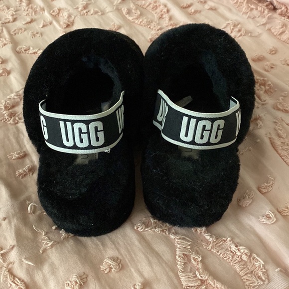 COPY - UGG fuzzy slippers - Picture 3 of 5